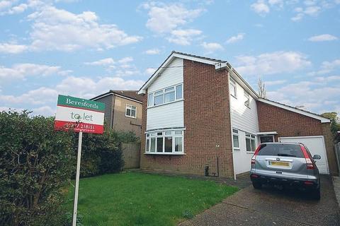 4 bedroom detached house to rent, Tennyson Road, Hutton, CM13