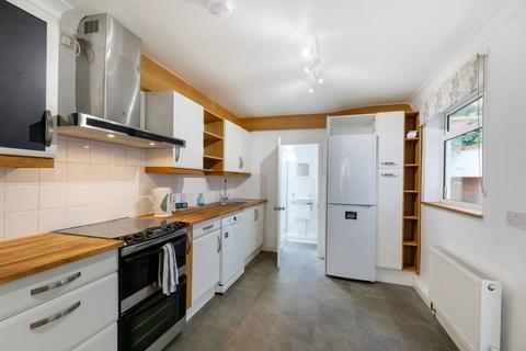 2 bedroom house to rent, Theobald Road, Croydon, CR0