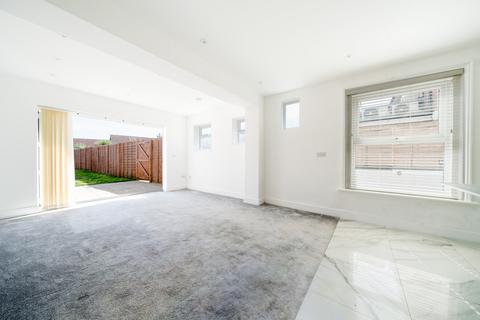 3 bedroom semi-detached house for sale, Botley Road, Park Gate, Southampton, Hampshire, SO31