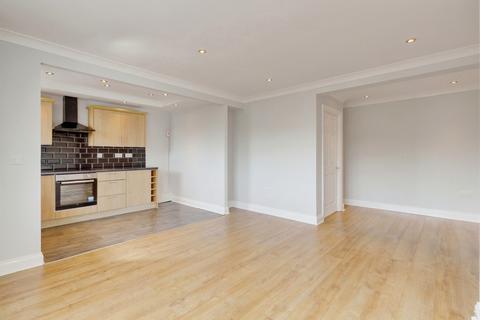 2 bedroom flat for sale, London Road, Hadleigh, SS7