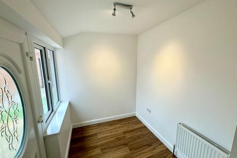 4 bedroom semi-detached house to rent, Zetland Street, Darlington DL3