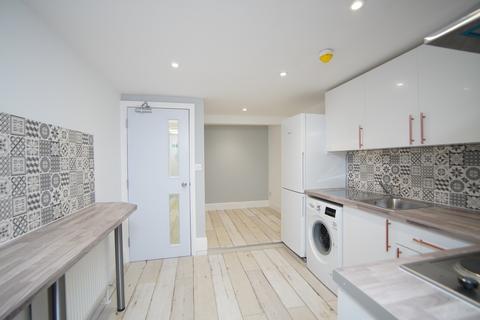 2 bedroom flat to rent, Stokes Croft, Bristol BS6