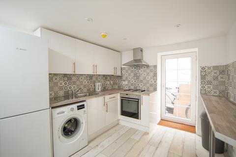 2 bedroom flat to rent, Stokes Croft, Bristol BS6