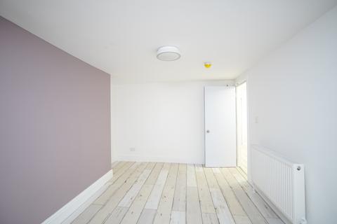 2 bedroom flat to rent, Stokes Croft, Bristol BS6