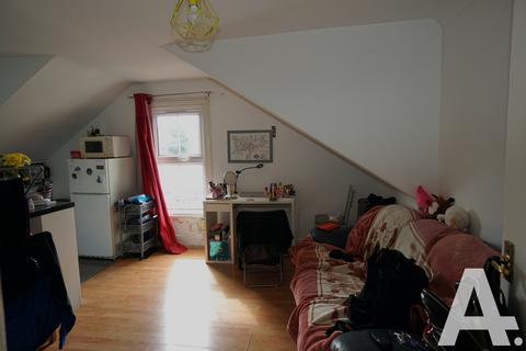 2 bedroom flat to rent, 476 Archway Road, London N6