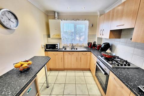 2 bedroom flat for sale, Bournemouth