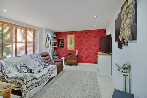 1 bedroom flat for sale, St Johns Road, East Grinstead, RH19