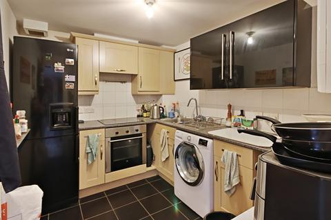 1 bedroom flat for sale, St Johns Road, East Grinstead, RH19