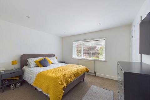 3 bedroom end of terrace house for sale, Church Road, Horsham RH12