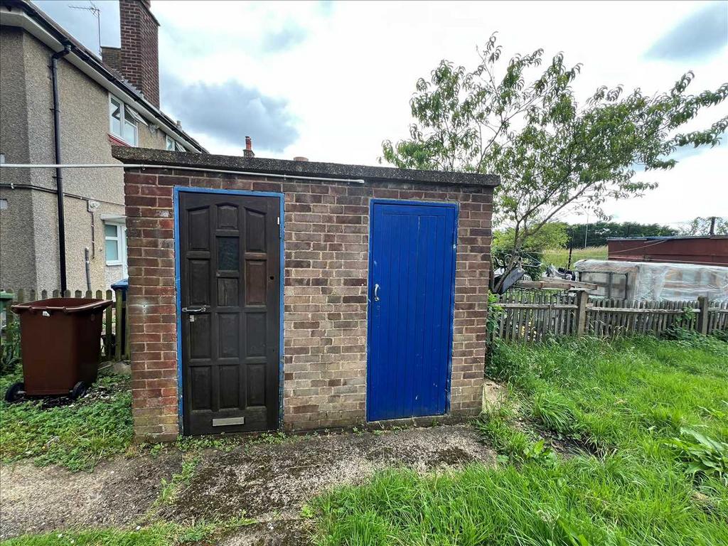 Rear garden shed