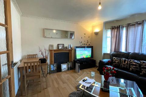 2 bedroom flat to rent, Carpenters Road, Enfield EN1