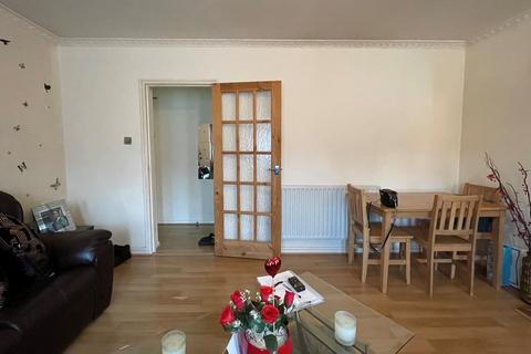 2 bedroom flat to rent, Carpenters Road, Enfield EN1