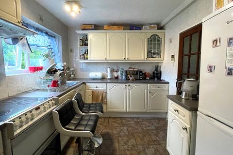 2 bedroom flat to rent, Carpenters Road, Enfield EN1