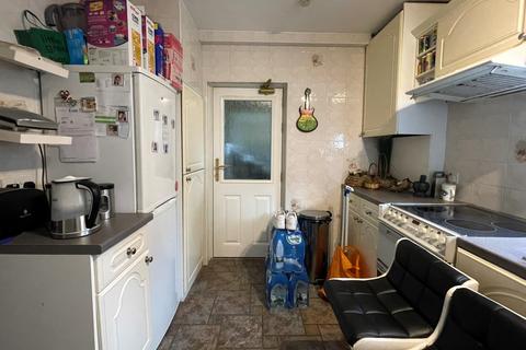 2 bedroom flat to rent, Carpenters Road, Enfield EN1