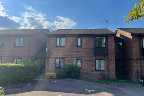 2 bedroom apartment to rent, Aylesbury,  Poets Chase,  HP21