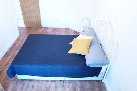 4 bedroom flat share to rent, Anstey House, E9 7LS