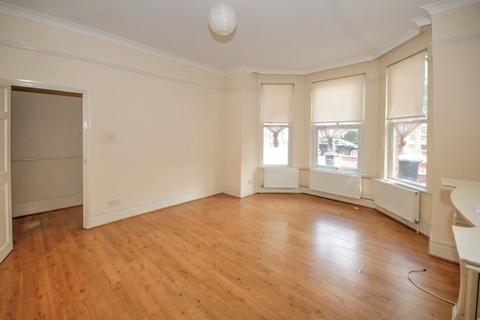 1 bedroom semi-detached house to rent, Brownlow Road, London, N11