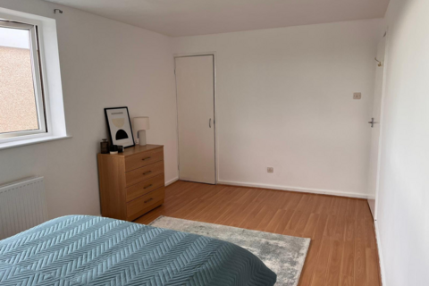 2 bedroom apartment to rent, 28 Woodbridge Green #461949