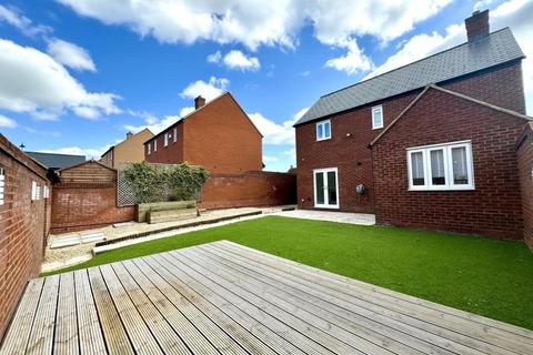 3 bedroom detached house to rent, Redcar Road, Towcester