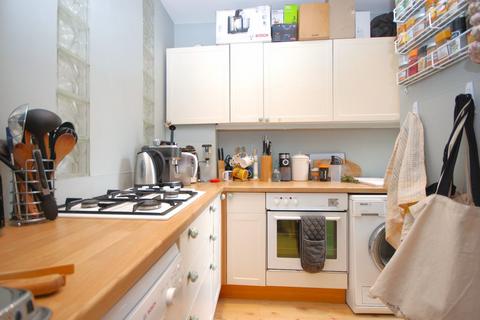 2 bedroom apartment to rent, Brixton Road, London SW9