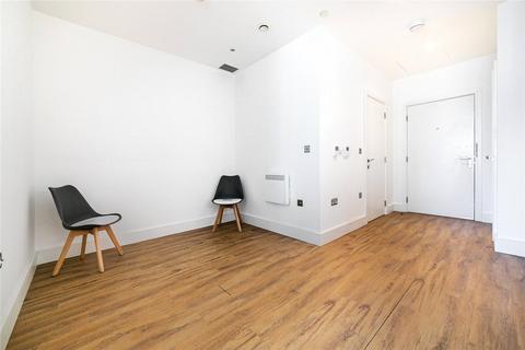 Studio to rent, Westgate House, London W5