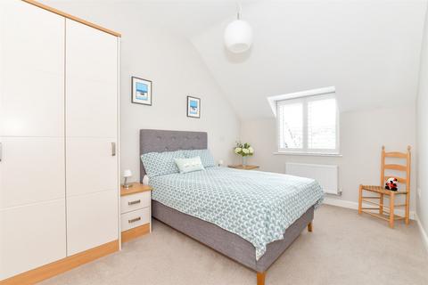 9 Brook Meadows, Hambrook, Chichester, PO18 8FA