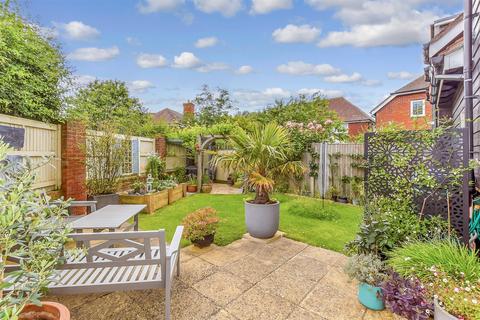 9 Brook Meadows, Hambrook, Chichester, PO18 8FA