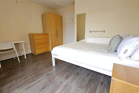 6 bedroom flat share to rent, Alphabet Square, London E3