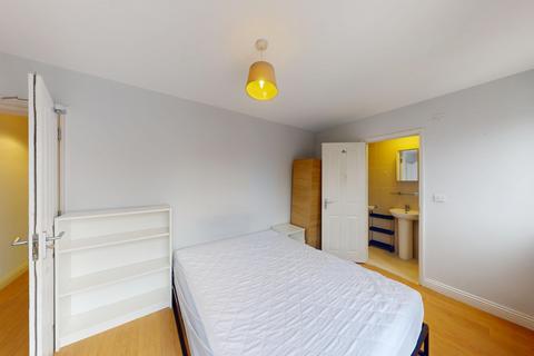 3 bedroom apartment to rent, Seven Sisters Road, London, N7