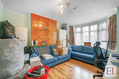3 bedroom semi-detached house to rent, Medway Gardens, Wembley HA0