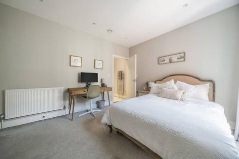 7, Dauphine House Salisbury Street, London, W3 8NW