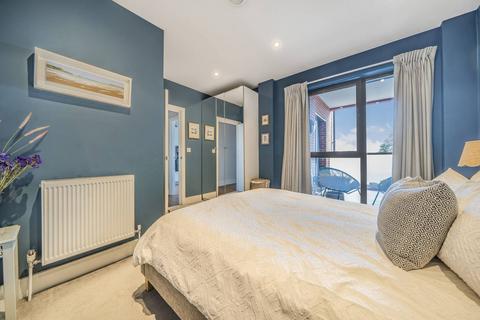 7, Dauphine House Salisbury Street, London, W3 8NW