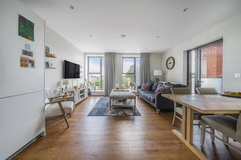 2 bedroom flat for sale, Dauphine House, Acton, London, W3