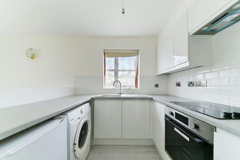 1 bedroom flat to rent, Lowry Crescent, CR4