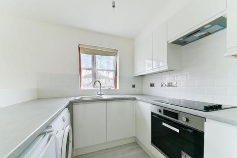 1 bedroom flat to rent, Lowry Crescent, CR4