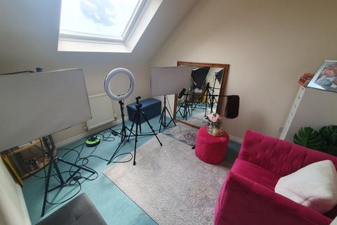 49 Walsingham Drive, Nuneaton, CV10 7RW