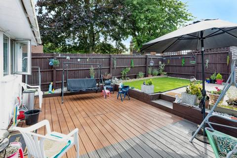 82 Carroll Close, Newport Pagnell, MK16 8QH