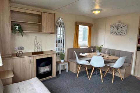 2 bedroom static caravan for sale, Felixstowe Beach, , Walton Avenue IP11