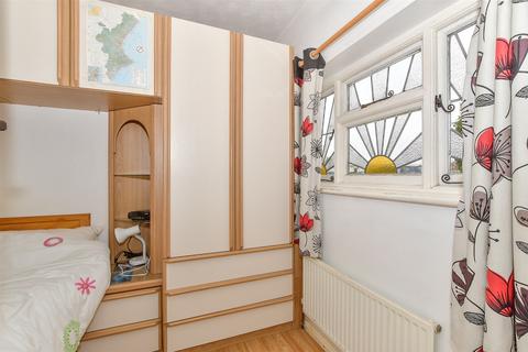7 Links Crescent, St Marys Bay, Romney Marsh, TN29 0RS
