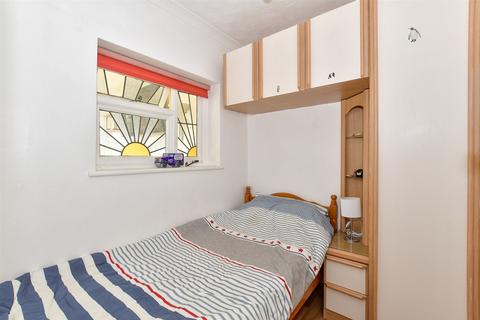 7 Links Crescent, St Marys Bay, Romney Marsh, TN29 0RS