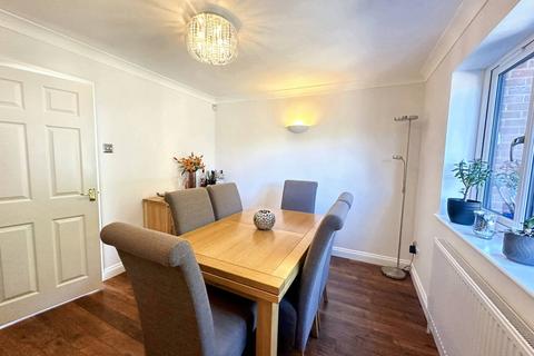 3 Buswell Close, Weedon, Northampton, NN7 4QE