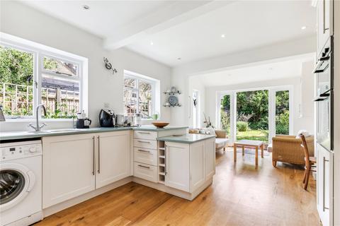 33 Norman Avenue, Twickenham, TW1 2LY