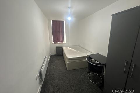 3 bedroom flat to rent, Albany Road, Roath, Cardiff