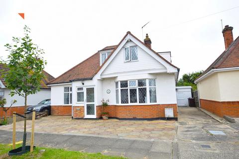 3 bedroom chalet for sale, Cliff Road, Holland-on-Sea