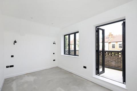 2 bedroom flat for sale, Cranmer Avenue, Northfields, Ealing, W13