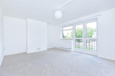 2 bedroom flat to rent, Mount Avenue London W5