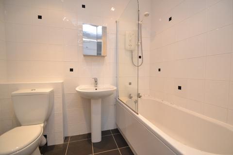 2 bedroom flat to rent, Hillside Court, Hawkhills, Leeds LS7