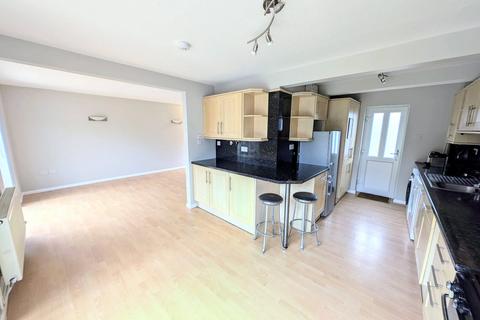 2 bedroom end of terrace house to rent, Nutley, Berkshire RG12