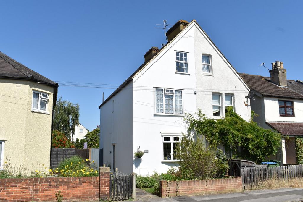 Sunbury Lane, WaltononThames, KT12 3 bed semidetached house for sale £575,000