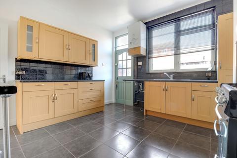 2 bedroom terraced house to rent, Glebe Street, Castleford, West Yorkshire, WF10